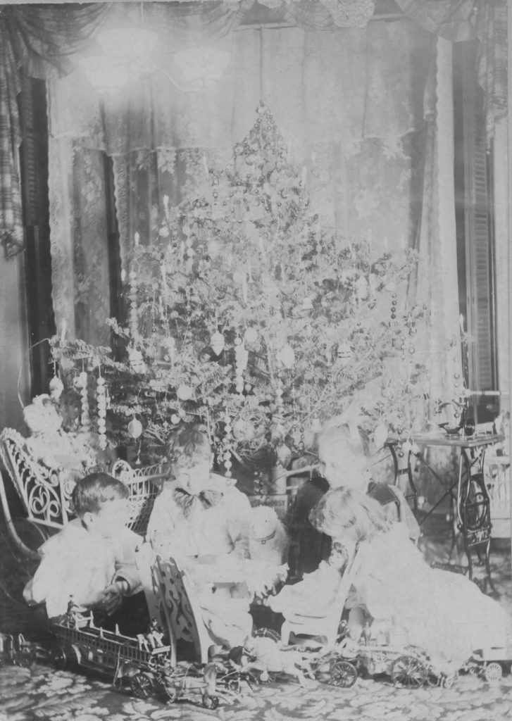 Hugunin Christmas ca 1900