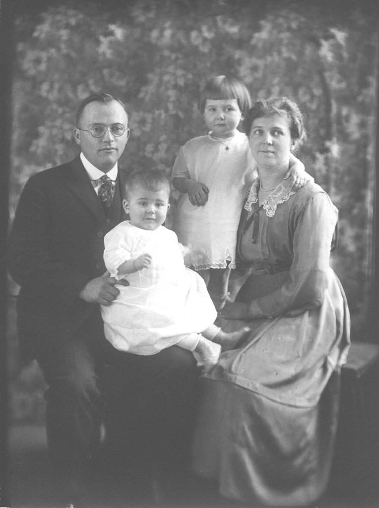 Reynolds Family c1919