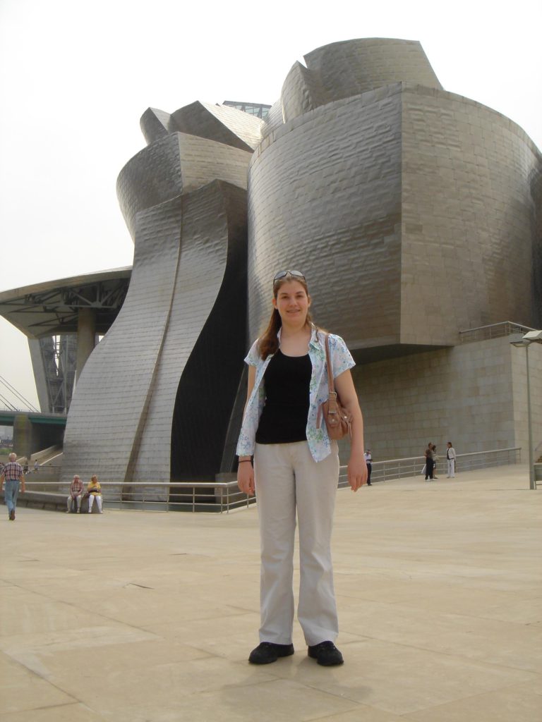 You're 12 scissors tall!  Guggenheim Museum Bilbao